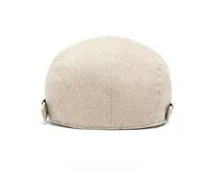 Rückansicht einer khakifarbenen Miki-Mütze mit verstellbaren Riemen und Twill-Textur
