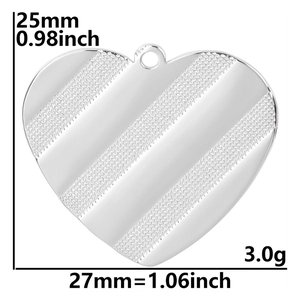Macro detail showing 25mm heart pendant dimensions with diagonal striped texture finish