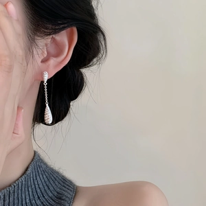 Sparkling zircon waterdrop earrings featuring luxurious silver needle teardrop design