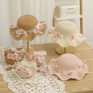 Ensemble chapeau de paille et sac pour enfant avec dentelle florale et nœud en tulle