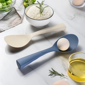 Cucchiaio per riso in silicone verticale con superficie testurizzata beige e blu
