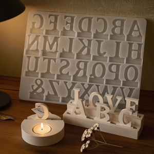 Moule en silicone alphabet DIY pour lettres en résine A-Z sur table en bois