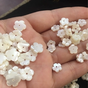 Handful of 10mm white mother of pearl carved five-petal flower beads for DIY jewelry