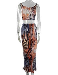 Detailed view of the fine pleated fabric and abstract orange and blue art print