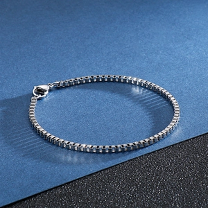 Minimalistisches silbernes Edelstahl Box-Armband für Damen und Herren mit Karabinerverschluss