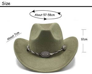 Détail du chapeau de cowboy vert olive en suédine avec étiquettes de taille et cordon tressé