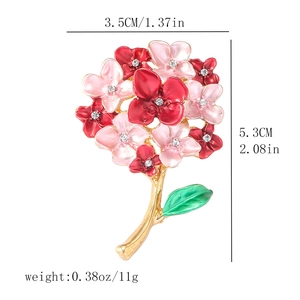 Détail de la broche hortensia en alliage avec pétales en émail et dimensions affichées