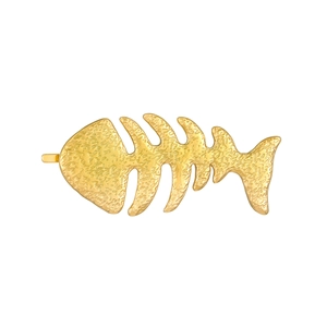 Detailed close-up of a 18k gold stainless steel fishbone hair clip with a hammered texture