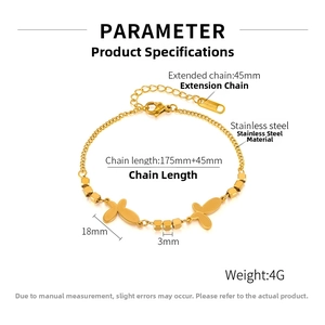 Détail du bracelet papillon doré avec fermoir mousqueton et chaîne d'extension de 45mm