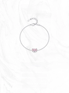 Nahaufnahme der S925 Sterlingsilberkette mit rosa Morganit und verstellbarem Verschluss