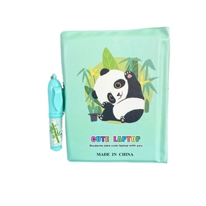 Mintgrünes Panda-Notizbuchset mit passendem Stift und süßer Bambuswald-Illustration