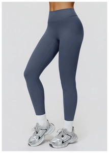 Détail du legging de yoga taille haute bleu gris foncé avec couture arrière en V