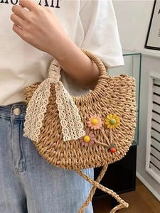 Mini Stroh-Umhängetasche mit 3D-Blumenakzenten und Spitzengriffen für Damen