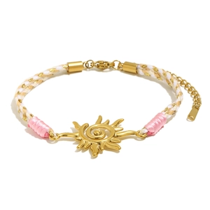 Bracelet tressé tricolore avec pendentif soleil plaqué or 18K et fermoir mousqueton réglable