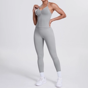 Details des hochdehnbaren dunkelgrauen Halter-Yoga-Tops und der High-Waist Sport-Leggings