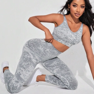 Damen Fitness-Set mit grauem Batikmuster Sport-BH und Leggings mit hohem Bund