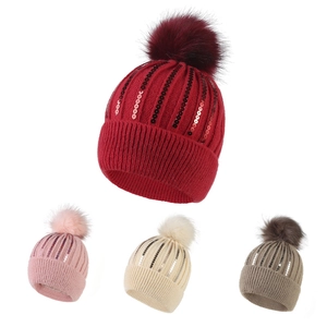Bonnet en tricot doublé polaire avec paillettes et pompon en fausse fourrure colorée