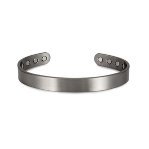 Pulsera magnética de cobre puro en gris oscuro con acabado de metal cepillado minimalista