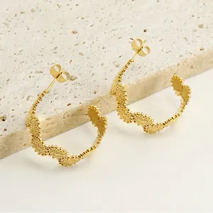 Boucles D'oreilles Créoles En C Acier Inoxydable Plaqué Or 18K Géométrique Texture Soleil Anti Allergique Pour Femmes