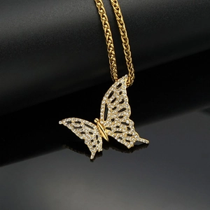 Halskette im Hip-Hop-Stil aus Edelstahl mit glitzerndem goldenem Schmetterlingsanhänger