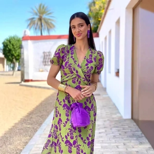 Vestido elegante de verano con cuello en V verde y violeta con bolso de cordón