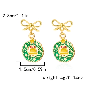 Detail view of Christmas wreath earrings with size 2.8cm and weight 4g specifications