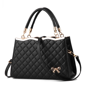Sac à main matelassé noir avec nœud doré et bandoulière réglable pour femmes