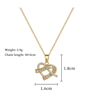 Detail of gold heart pendant necklace with dimensions 1.8x1.6cm and 40+5cm chain length