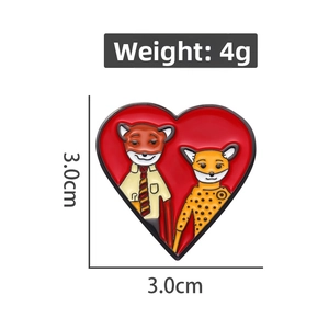 Detail view of heart-shaped fox enamel pin with 3.0cm size and 4g weight specifications