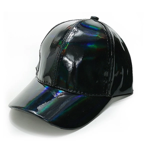 Détail de la casquette holographique avec reflets arc-en-ciel métalliques