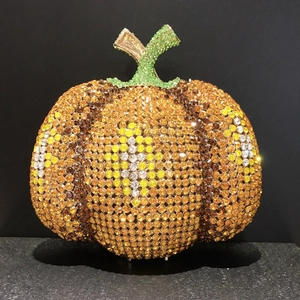 Elegante borsa da sera a forma di zucca con strass arancioni e manico in cristallo verde