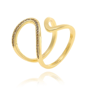 Detailansicht eines doppellagigen Goldrings mit Schmetterlingsdesign und Kristallen