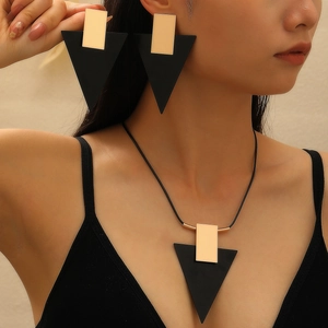 Parure de bijoux femme avec pendentif géométrique noir et doré collier et boucles d'oreilles