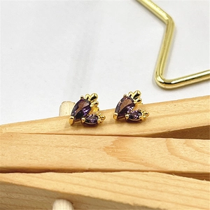 Elegant gold carrot stud earrings featuring purple heart-shaped cubic zirconia gemstones