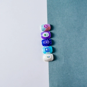 5D geprägte Nagelkunst-Aufkleber mit Blumen- und Schmetterlingsmotiven in Morandi-Farben