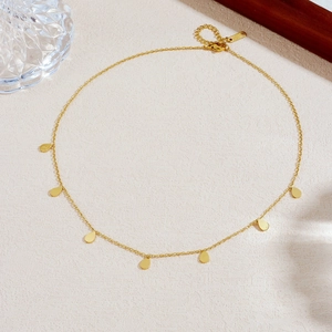 Collana minimalista in acciaio inossidabile placcato oro con pendenti a goccia lucidi