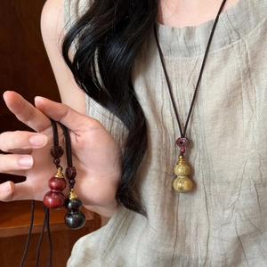 Retro gourd pendant necklace in woven rope with wooden heart details for women