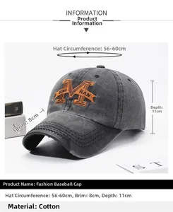 Dettaglio cappello in cotone lavato con ricamo M arancione e specifiche delle misure
