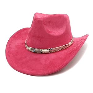 Chapeau de cow-boy ethnique rose en daim avec plume métallique et bandeau perlé bohème