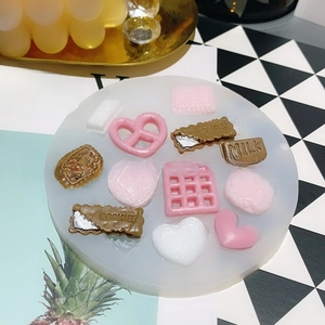 Detailed food-grade silicone mold for making resin heart cookies and waffle chocolates