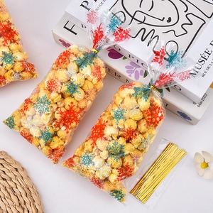 Sachets cadeaux de Noël transparents avec motifs flocons et attaches dorées pour bonbons