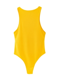 Dettaglio del body all'americana senza cuciture giallo acceso con taglio alto