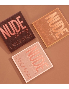 Vista dettagliata di tre palette di ombretti a 9 colori con confezione NUDE effetto pelle