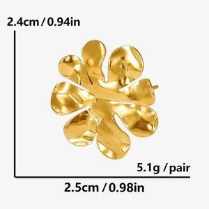 Detailed size specifications for gold irregular flower earrings with weight 5.1g