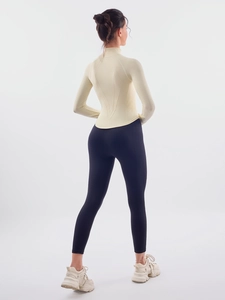 Haut de yoga sans couture beige à manches longues et legging de sport à taille haute