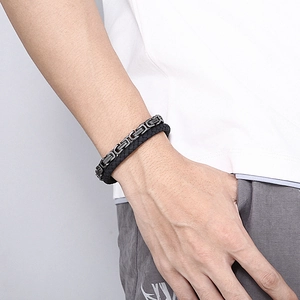 Herren Armband-Set mit silberner Byzantiner-Kette und schwarzem geflochtenem Lederband