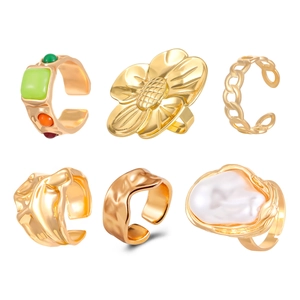 6-piece gold ring set featuring baroque pearl, floral design and lava texture