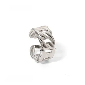 Detail view of 9mm adjustable stainless steel Cuban chain ring weighing 3.2g