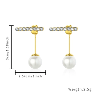 Orecchini minimalisti in titanio dorato con perle e zirconi, misura 3cm per 2,54cm