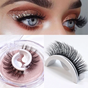 Close-up of 5-magnet lashes with pink glitter case and applicator tool